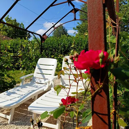 Romantic With Shared Swimming Pool *