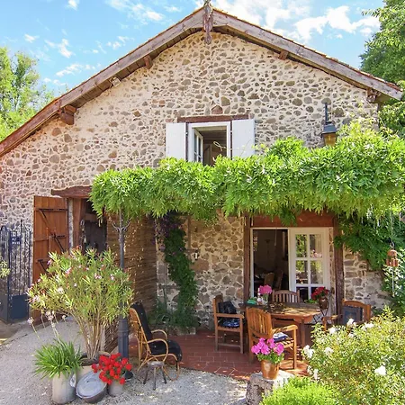 Feriehus Romantic With Shared Swimming Pool Roussines