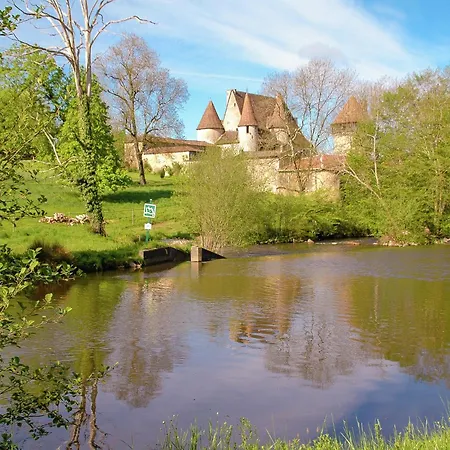 Romantic With Shared Swimming Pool Roussines