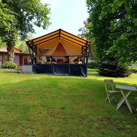 Romantic With Shared Swimming Pool *