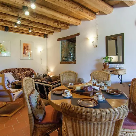 Romantic With Shared Swimming Pool Сasa de vacaciones Roussines