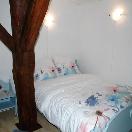 Сasa de vacaciones Romantic With Shared Swimming Pool Roussines