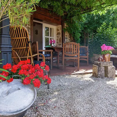 Сasa de vacaciones Romantic With Shared Swimming Pool Roussines